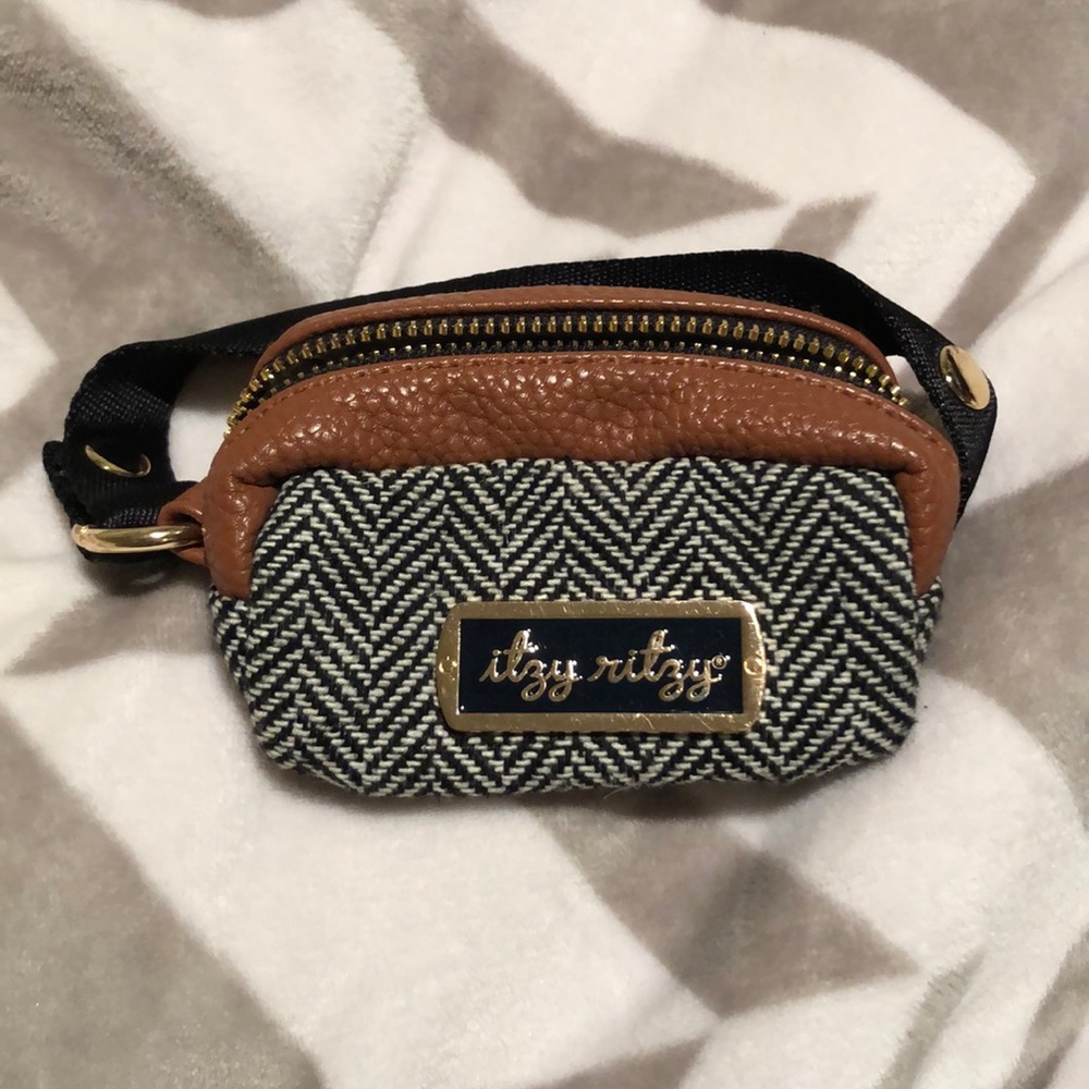 Itzy Ritzy Pacifier Pouch.